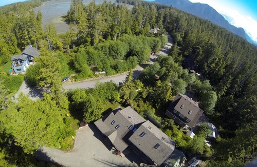 Tofino House | 900 yards from South Chestermans Beach: Tranquil Accommodations