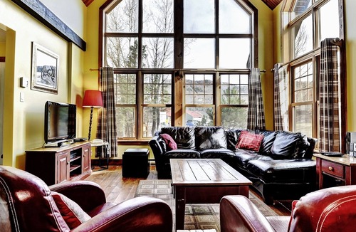 Stoneham House | 9001 Chemin des Alpages, Stoneham, 245265