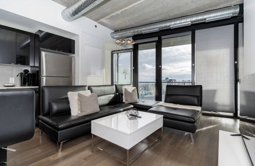 Downtown Winnipeg Condo | A 2 BR Unit in the Iconic Glasshouse Skylofts (1905)