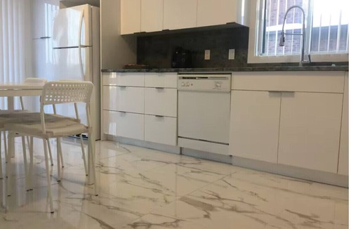 Cote-Saint-Luc House | A beautiful newly renovated bright and clean upper apartment in Côte St-Luc