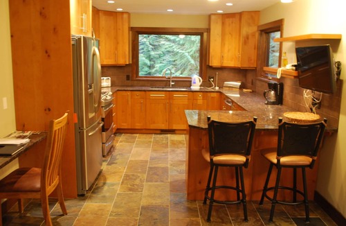 East Kootenay House | A beautifully furnished luxury vacation home in its own grounds on the ski hill