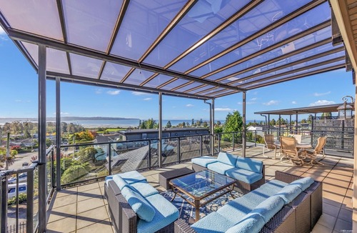 White Rock Villa | A coastal retreat, the leisurely time in Ocean Whisper Villa.