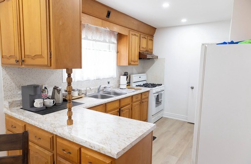 Silvertown House | A cozy bunglow in Naigara Falls!