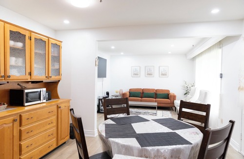 Silvertown House | A cozy bunglow in Naigara Falls!