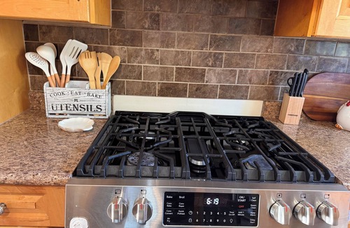 Delta House | A Cozy home, centrally located with free parking