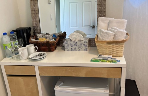 Central Lonsdale Bed & Breakfast | A cozy room, queen bed, 1/2 guest(s), free parking in the heart of Lonsdale Ave.