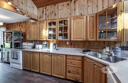 Bala Cottage | A Family Affair! Unique 3 cottage property on Lake Muskoka!