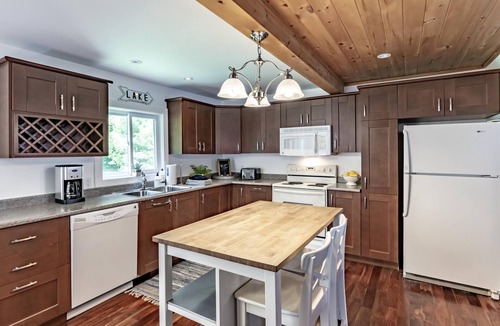 Bala Cottage | A Family Affair! Unique 3 cottage property on Lake Muskoka!