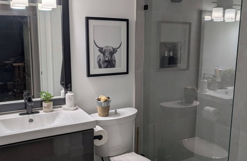 Kitsilano Apartment | A fantastic, quiet, south facing sunny 1 bedroom apartment in Kits, Vancouvernnn