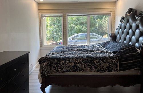 West Vancouver House | A Furnished 2 bedroom Garden floor Unit on a Fantastic Location
