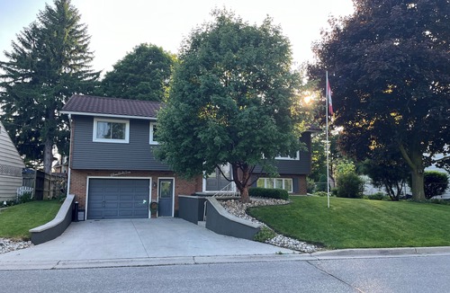 Tillsonburg Apartment | A Generational home that feels likenYour home away from home.