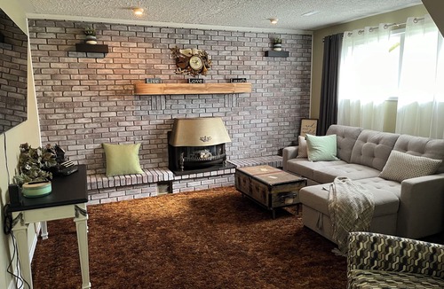 Tillsonburg Apartment | A Generational home that feels likenYour home away from home.