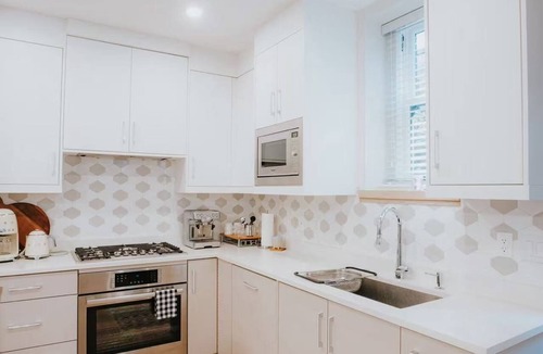 Downtown Vancouver Apartment | A Gentle Hideaway in the Urban Forest｜WEST END downtown Vancouver