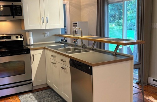 Alcona House | A Greyt Escape at Innisfil Beach