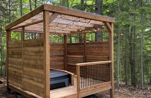 Hampstead Apartment | A luxury dome experience w/private hot tub & lake access in rural New Brunswick