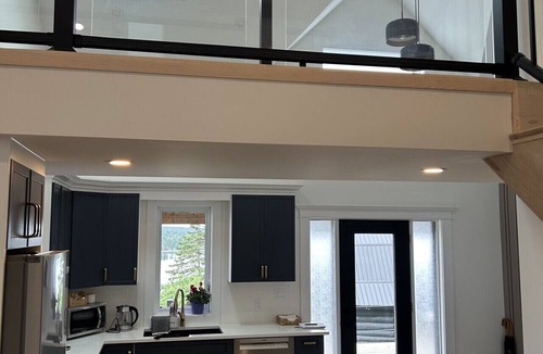 Riverport House | A modern three bedroom house with skywalk; perched at the highest topographic point of the estate.