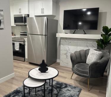 Calgary Apartment | A Peaceful Cozy and Sparkling Suite in a very Serene Atmosphere