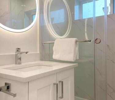 Arbutus Ridge House | A peaceful, quiet second floor room for staying