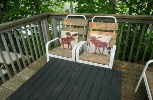 Whitestone Cabin | A Pet friendly, Cozy cabin for a relaxed stay.