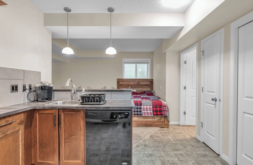 Southeast Calgary House | A pet friendly quiet neighbourhood! Great for safe quiet trips!