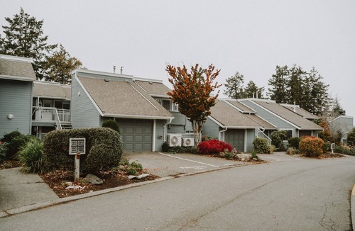 Regional District of Nanaimo Condo | A quiet oceanfront hideaway on the shoreline of Nanoose Bay. n