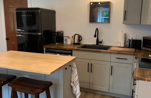 Dunfield Apartment | A quiet retreat, conveniently located near the historic part of Trinity!