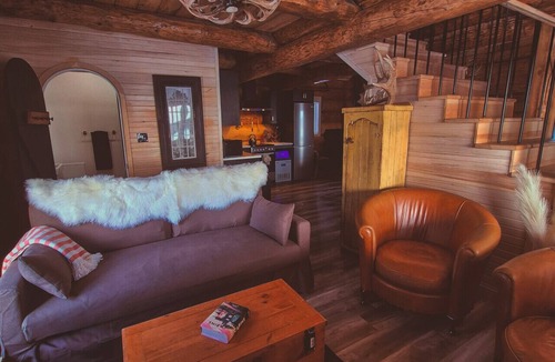 Riverport Cabin | A reconstructed German LogHaus and sanctuary of unmediated coastal observation.