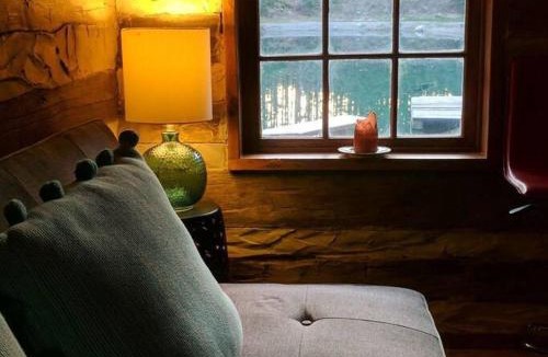 Mono House | A rustic cabin in the woods