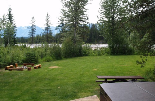 Golden Cabin | A Secluded Mountain Paradise - surrounded by the river, trees and wildlife