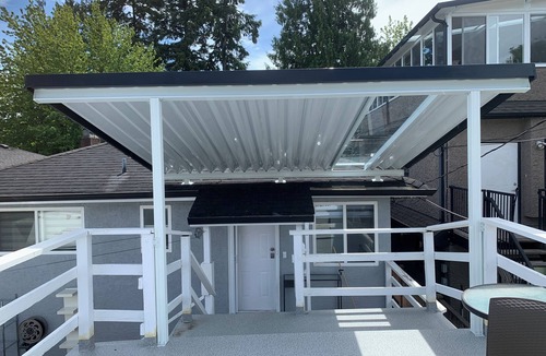 Vancouver South House | A special deal ending soon, only $99 a night!