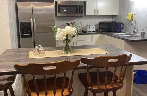 Leduc House | A Touch of Country Guest Suite - 2 Bedroom - Close to the airport!