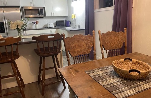 Leduc House | A Touch of Country Guest Suite - 2 Bedroom - Close to the airport!