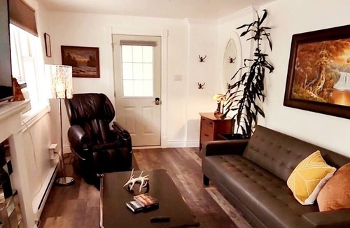 Port Carling House | A Unique Muskoka Experience! A private couples retreat in Port Carling!