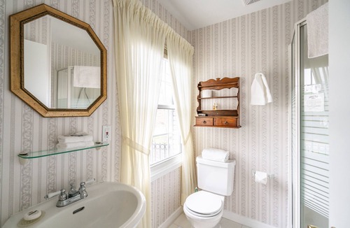 Historic Old Town Bed & Breakfast | Abacot Hall Bed & Breakfast