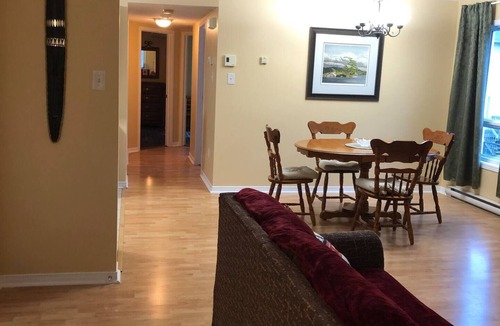 Hull Condo | Abanico Apartment by Gatineau Park - long staysnn