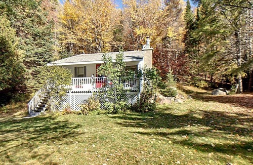 Saint-Faustin-Lac-Carre Cabin | Abanico Cabin at Mont-Blanc - long staysnn