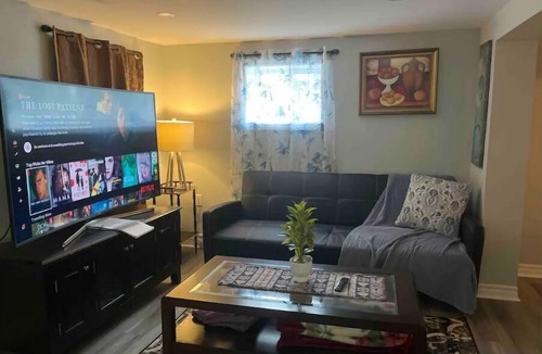 Bridgewater Apartment | ABBY’S APT Suite , 1 Queen Bed , 65” Curved TV,nn