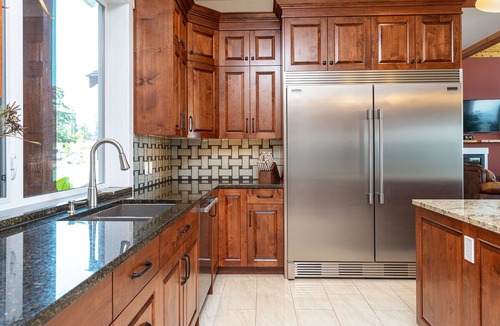 Malahat House | 'Above It All' a spacious sundrenched house with expansive deck and Epic views.