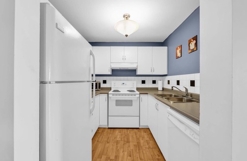 Windsor Condo | Access to the beach and riverside trail.