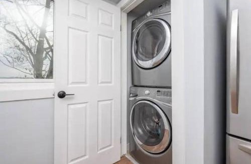 Highland Park Apartment | Accessible/PetFriendly-2bedSuite