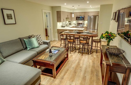 Upper Village Condo | Acer Vacations | Clean Renovated 2 Bedroom | Pool | W/D | Ski-in/Out | Greystone Lodge