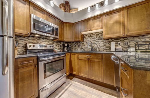 Upper Village Condo | Acer Vacations | Renovated Luxury 2 bed + Loft | Ski-in/Out | A/C | Free Wifi | Greystone Lodge