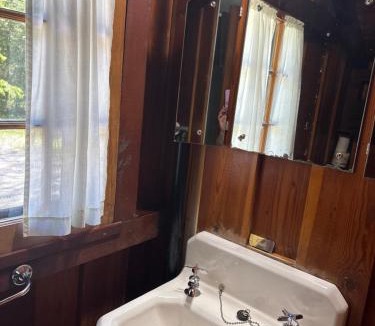 East Kootenay Cabin | Addison's Bungalows