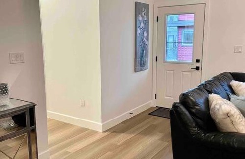 Langford Apartment | Adorable 1 Bedroom Suite- a skip to Galloping Goose