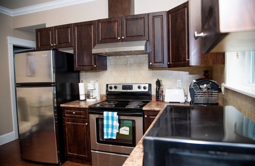 Guildford Apartment | Adorable 2 Bdrm Suite In The Heart of Surrey Guildford