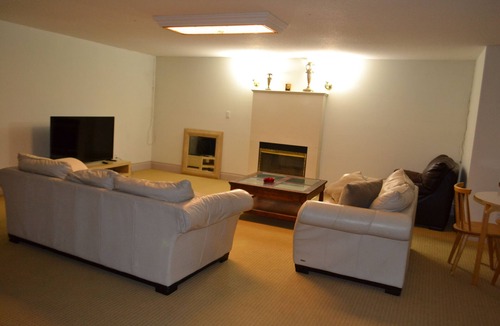 Surrey House | Adorable spacious basement suite