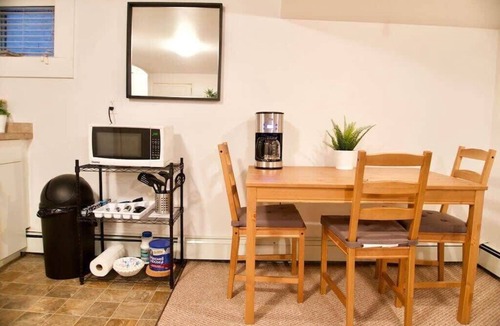 Moose Jaw Apartment | Affordable Cozy Suite, Parking, 4k Smart TV, WiFi ☕