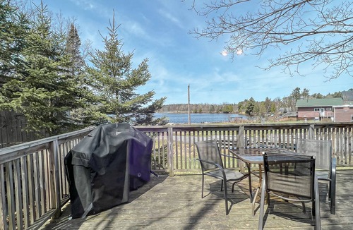 Magnetawan Cottage | Ahmic Lake Resort's 1-Bedroom Cottage w/hot tub (LOON Cottage)