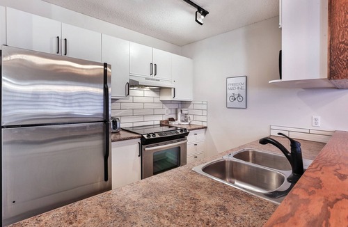 Canmore House | Air Conditioned Lady MacDonald View Townhouse - Downtown Canmore