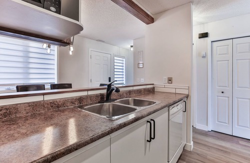 Canmore House | Air Conditioned Lady MacDonald View Townhouse - Downtown Canmore